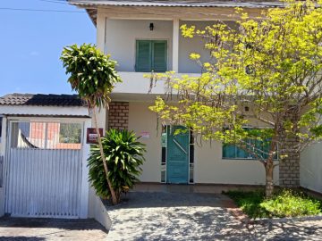 Sobrado em Condomínio à Venda