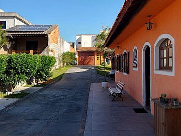 Terreno com 3 casas � venda