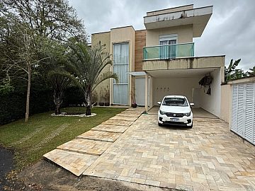 Sobrado em Condom�nio � Venda